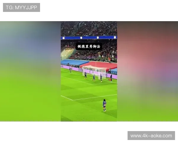 巴尔科拉赛前热身秀脚法，不落地传球引欢呼